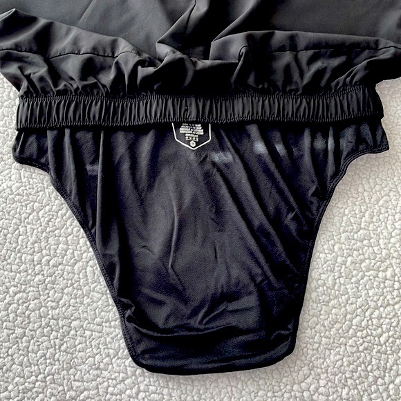 Asics Men Short. Size: Medium - Picture 9 of 9